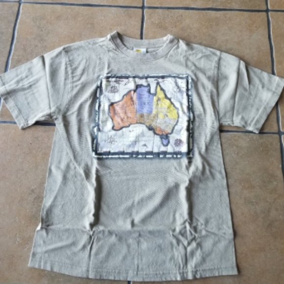 AUSTRALIA Map themed M sz. Large Tan short-sleeve T-shirt - Picture 3 of 6